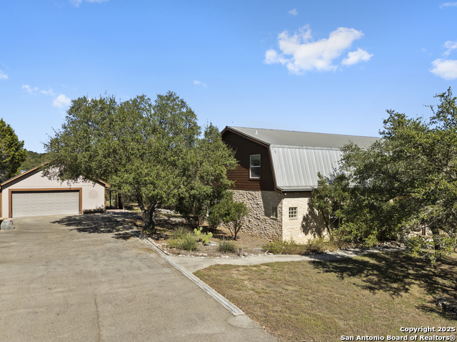 Image 8 of 31 For 631 Eves Spring