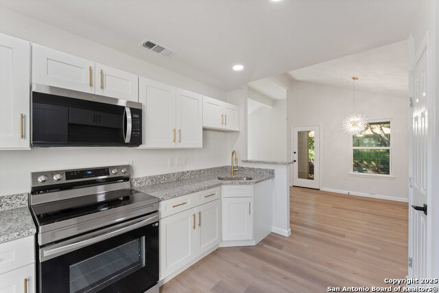 Listing photo id 11 for 9511 Deerbrook