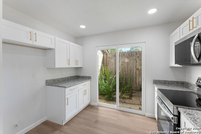 Listing photo id 12 for 9511 Deerbrook