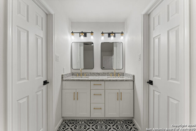 Listing photo id 14 for 9511 Deerbrook