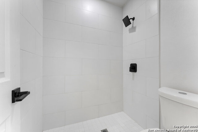 Listing photo id 16 for 9511 Deerbrook