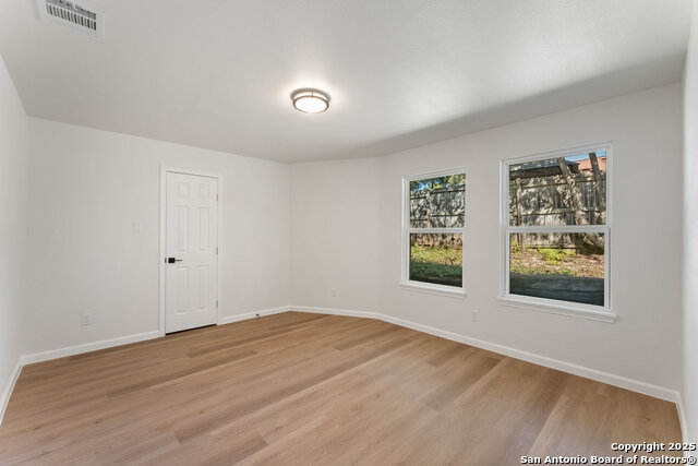 Listing photo id 17 for 9511 Deerbrook