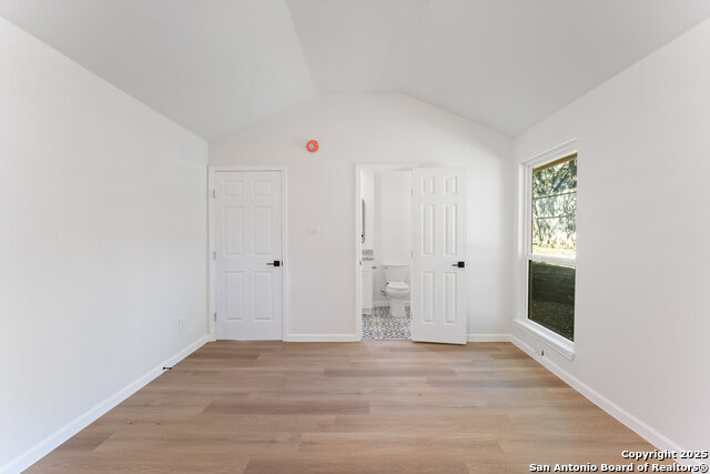 Listing photo id 21 for 9511 Deerbrook