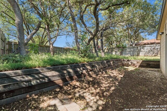 Listing photo id 22 for 9511 Deerbrook