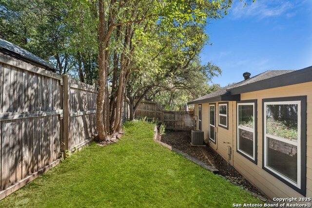 Listing photo id 23 for 9511 Deerbrook