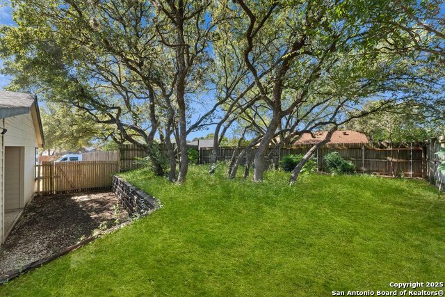 Listing photo id 24 for 9511 Deerbrook