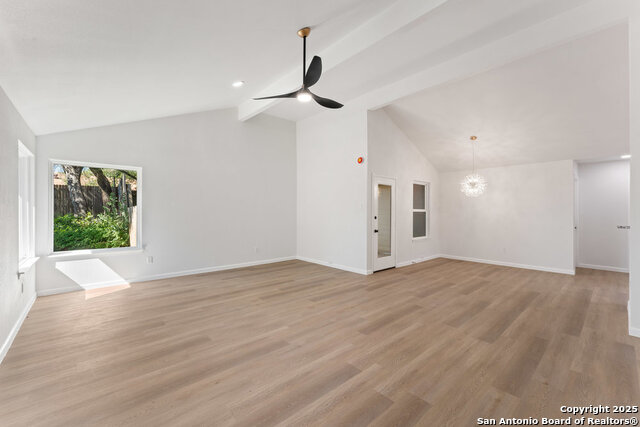 Listing photo id 3 for 9511 Deerbrook