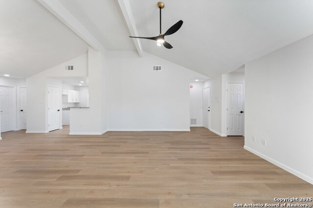 Listing photo id 4 for 9511 Deerbrook