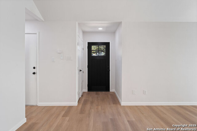 Listing photo id 6 for 9511 Deerbrook