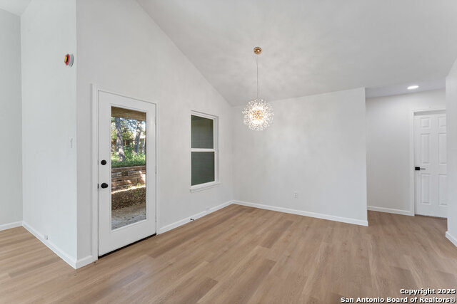 Listing photo id 7 for 9511 Deerbrook