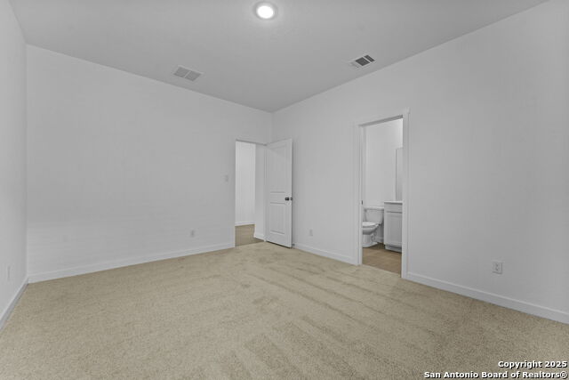 Listing photo id 9 for 736 Horsetail Ln