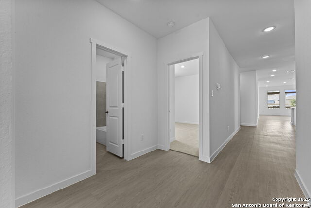 Listing photo id 0 for 736 Horsetail Ln