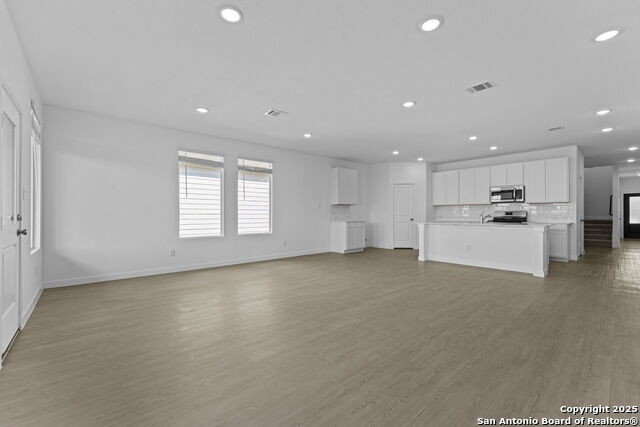 Listing photo id 19 for 736 Horsetail Ln