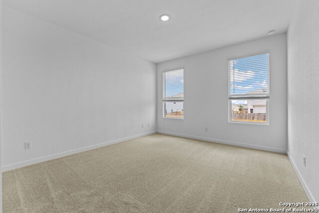 Listing photo id 21 for 736 Horsetail Ln