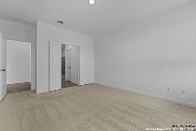 Listing photo id 22 for 736 Horsetail Ln