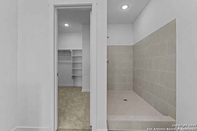 Listing photo id 24 for 736 Horsetail Ln