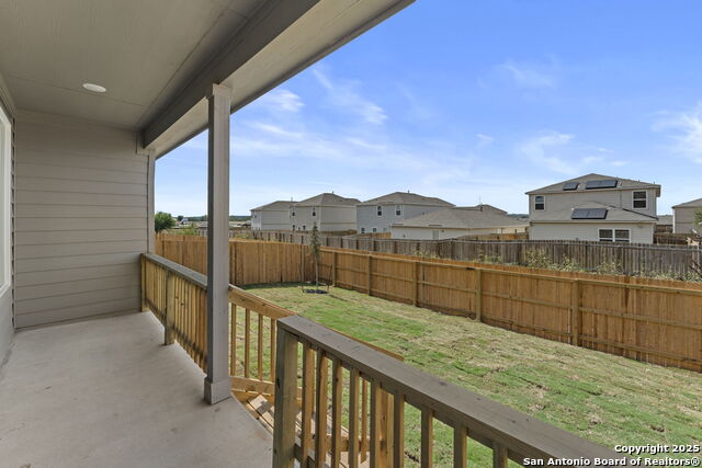 Listing photo id 25 for 736 Horsetail Ln