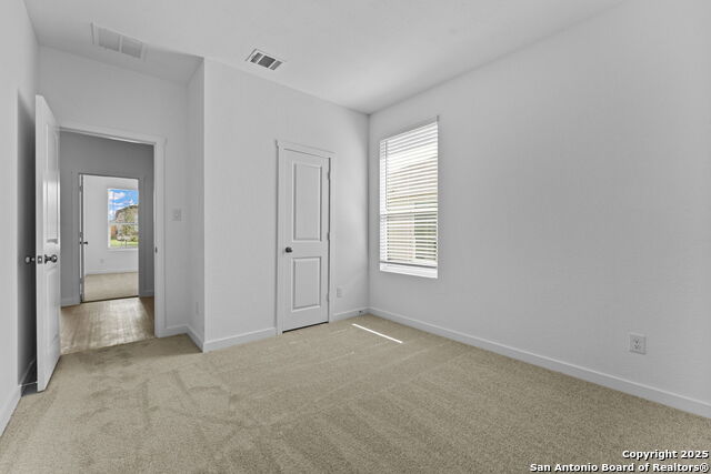 Listing photo id 2 for 736 Horsetail Ln