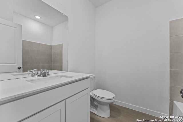 Listing photo id 4 for 736 Horsetail Ln