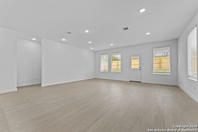 Listing photo id 15 for 3808 Northaven