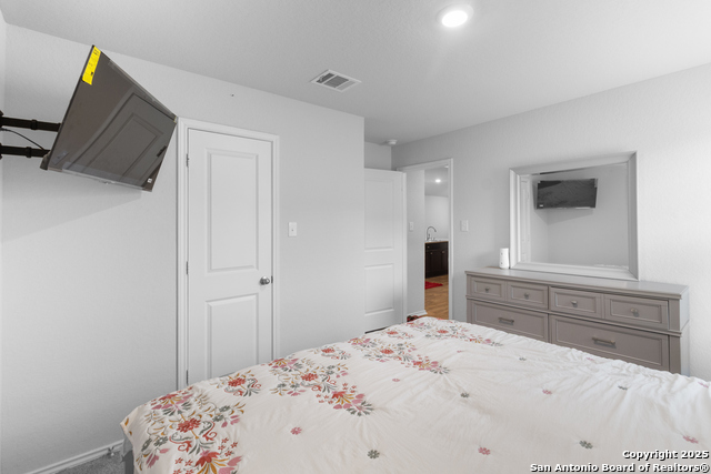 Listing photo id 15 for 6610 Greensleeves