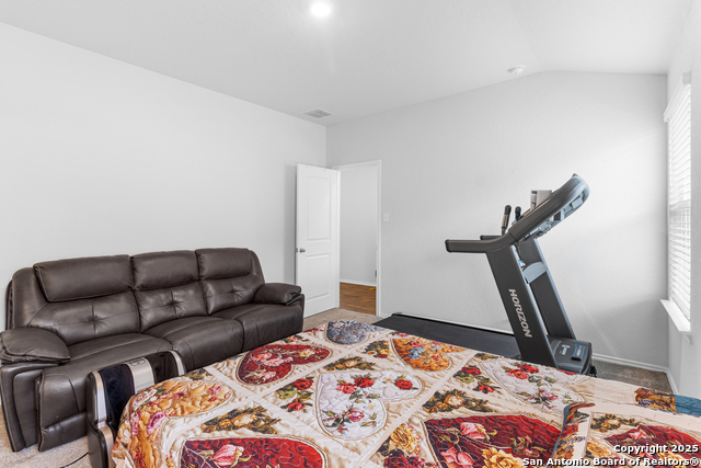 Listing photo id 17 for 6610 Greensleeves