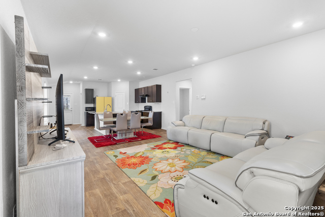 Listing photo id 4 for 6610 Greensleeves