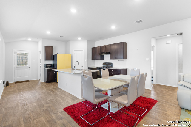 Listing photo id 7 for 6610 Greensleeves