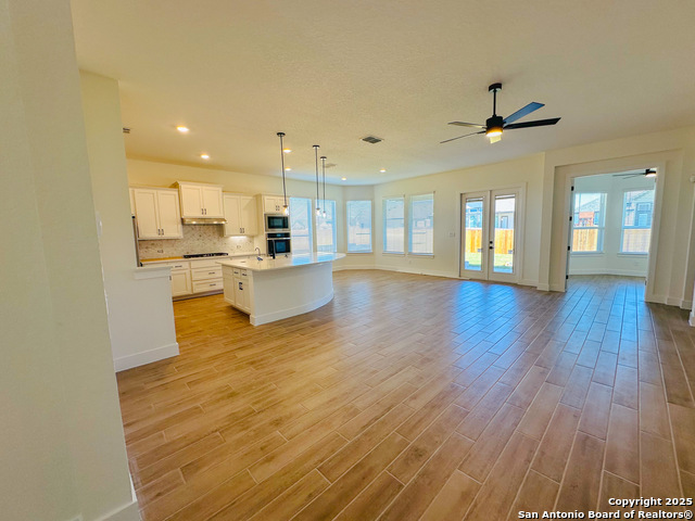 Listing photo id 1 for 3731 Moru Oak Drive