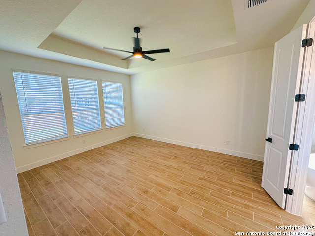 Listing photo id 3 for 3731 Moru Oak Drive