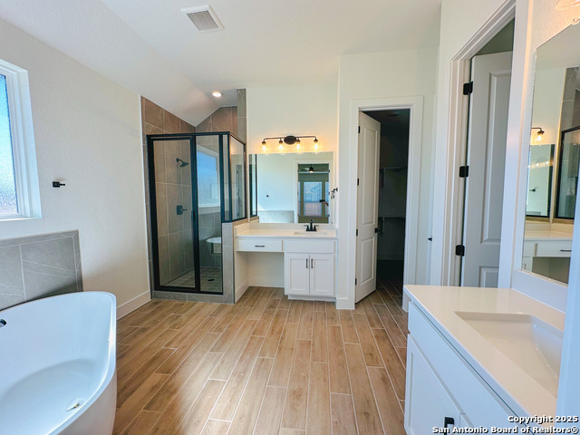 Listing photo id 4 for 3731 Moru Oak Drive