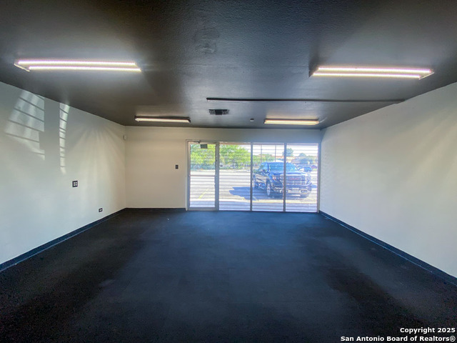 Listing photo id 8 for 129 Bandera  