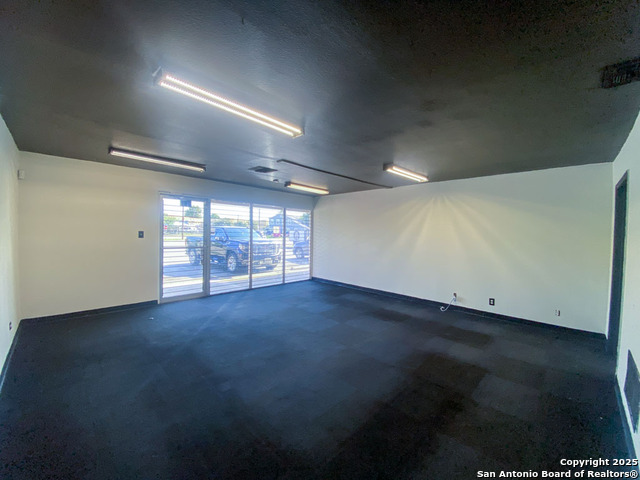 Listing photo id 9 for 129 Bandera  