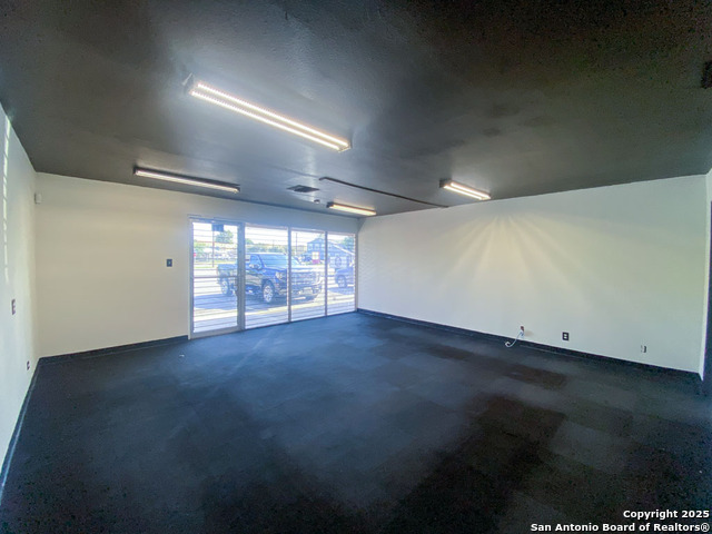 Listing photo id 10 for 129 Bandera  