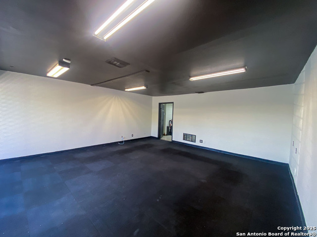 Listing photo id 11 for 129 Bandera  