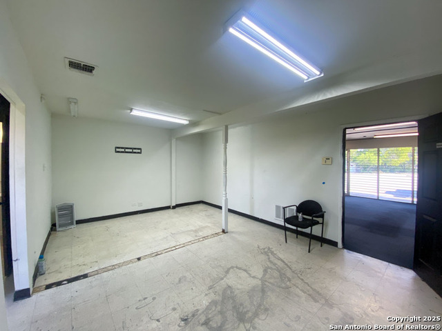 Listing photo id 14 for 129 Bandera  