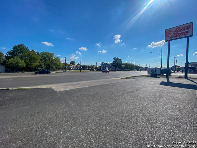 Listing photo id 4 for 129 Bandera  