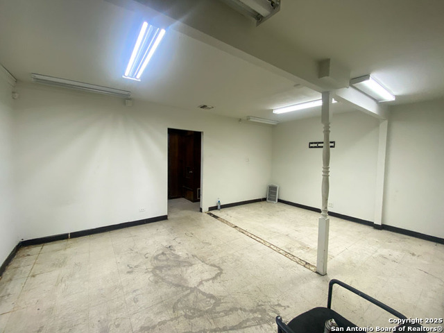 Listing photo id 5 for 129 Bandera  