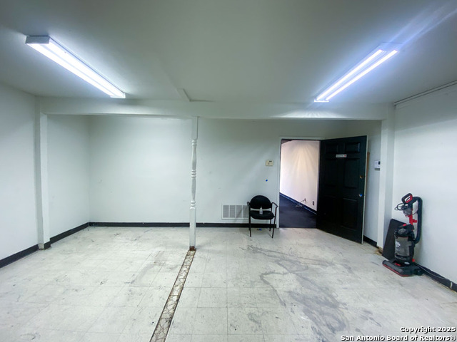 Listing photo id 6 for 129 Bandera  