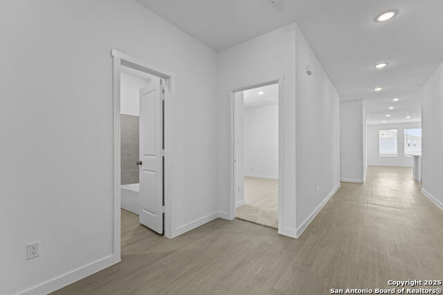 Listing photo id 0 for 748 Horsetail Ln