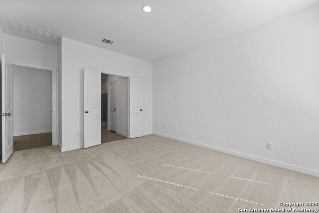 Listing photo id 19 for 748 Horsetail Ln