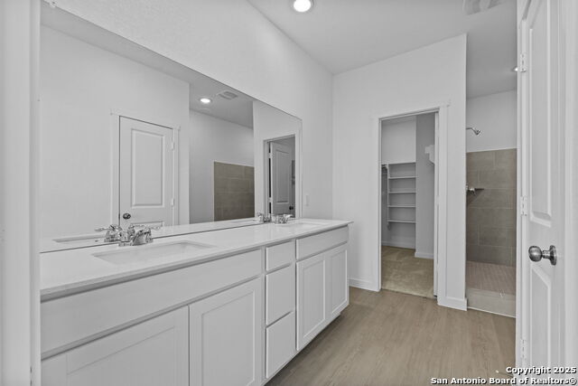 Listing photo id 20 for 748 Horsetail Ln