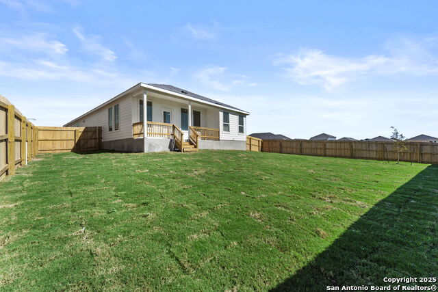 Listing photo id 22 for 748 Horsetail Ln