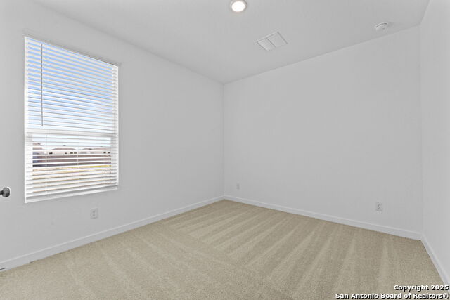 Listing photo id 1 for 748 Horsetail Ln