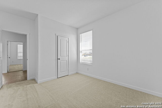 Listing photo id 2 for 748 Horsetail Ln