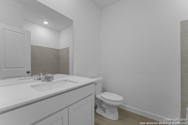 Listing photo id 3 for 748 Horsetail Ln