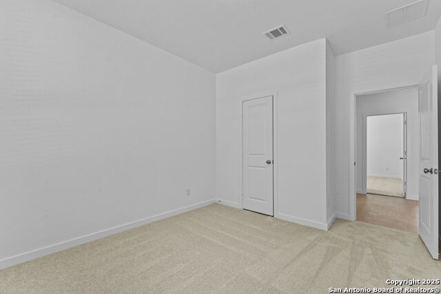 Listing photo id 6 for 748 Horsetail Ln