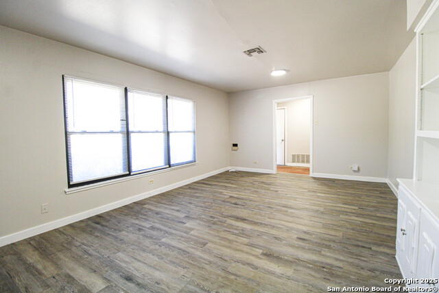 Image 10 of 47 For 434 Cosgrove