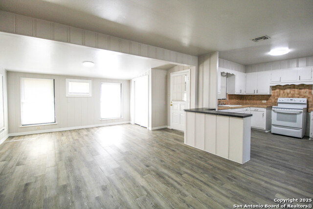 Image 13 of 47 For 434 Cosgrove