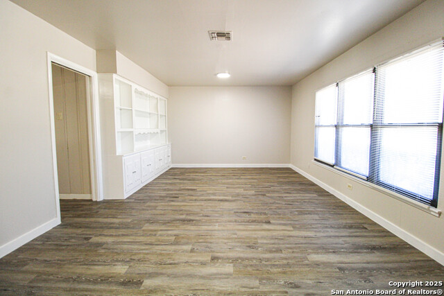 Image 8 of 47 For 434 Cosgrove